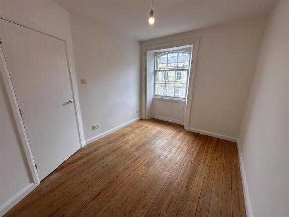 2 bed Flat to rent Image 5