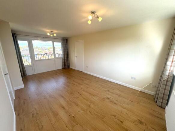 Living room pic 2.jpg
