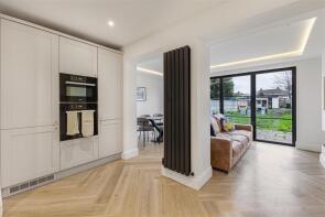 40, Crofton Avenue, Bexley DA5 3AR