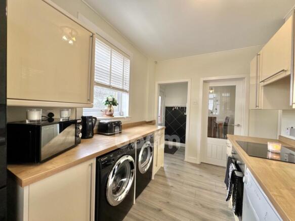Cleeves Avenue, Dalry kitchen photo