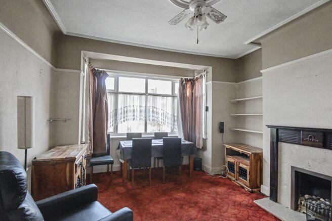 6a St Edwards Way, Romford, RM1 4DD