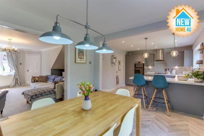 KITCHEN / DINING ROOM:
