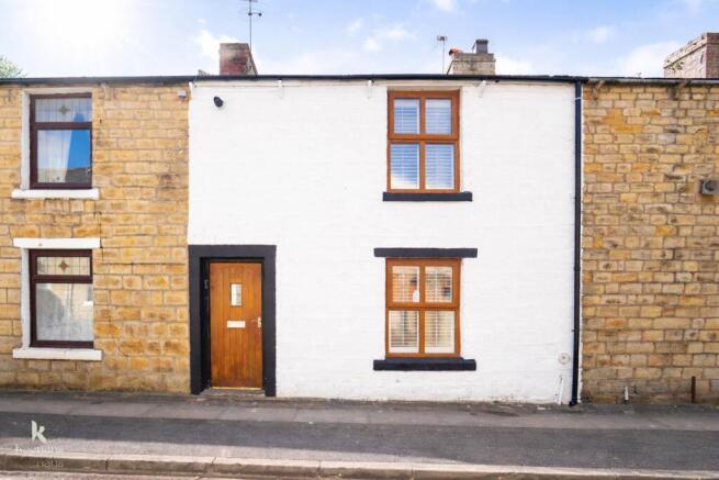 Traditional British terrace house in daylight.jpg