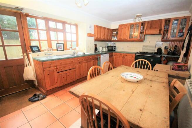 KITCHEN / DINING ROOM