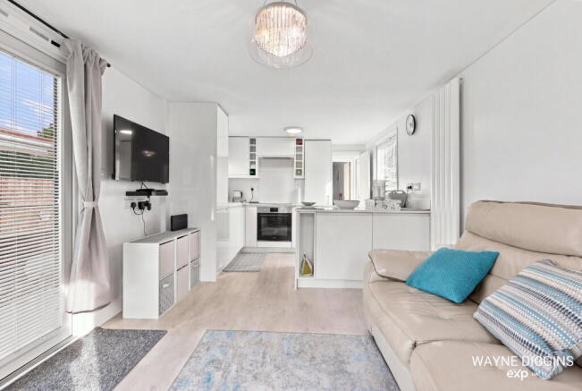 Second Avenue, Kingsleigh Park Homes, Thundersley, SS7 3QD photo 4