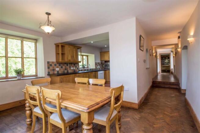 KITCHEN/BREAKFAST ROOM