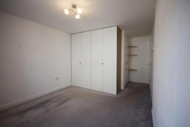 bedroom m