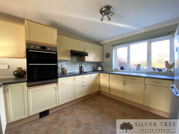 4 bed Detached for sale Image 5