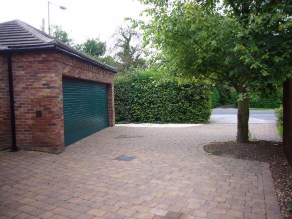 Garage & Parking