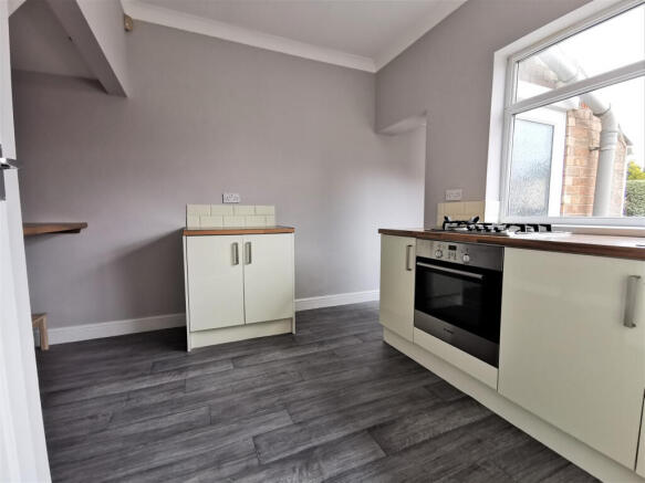 2 bed Semi-Detached to rent Image 6
