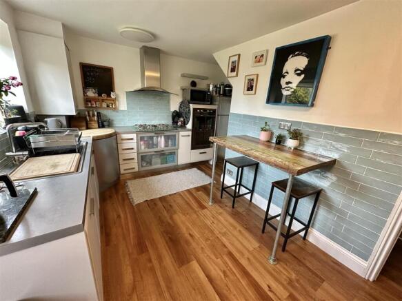 3 bed Semi-Detached for sale Image 4