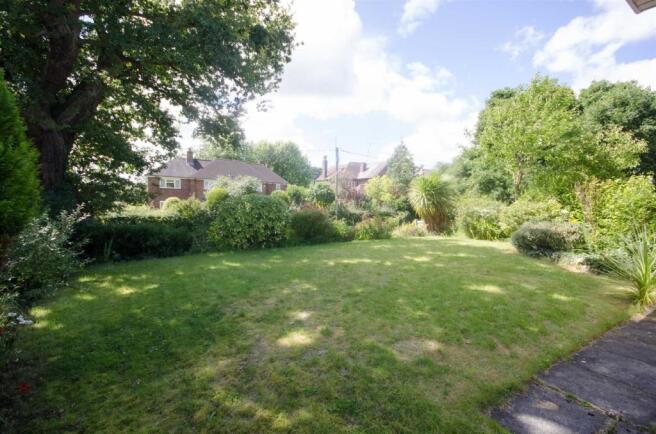 FRONT GARDEN