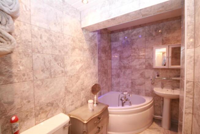 Ensuite.JPG
