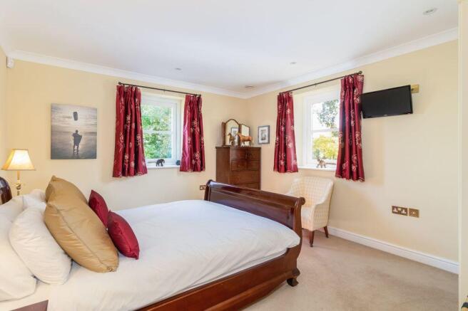 4 bed Detached for sale Image 11
