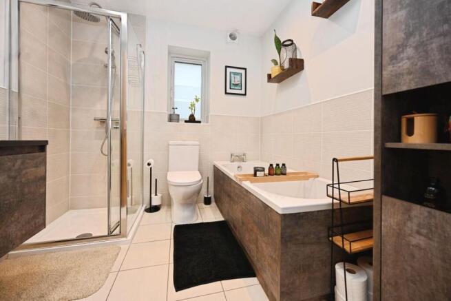 4 bed Semi-Detached for sale Image 11