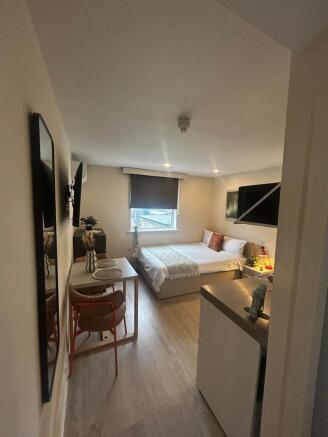 Bright, neatly presented studio-style bedroom w...