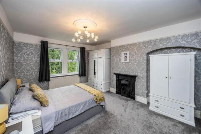 6 bed Detached for sale Image 11