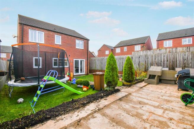 4 bed Detached for sale Image 4