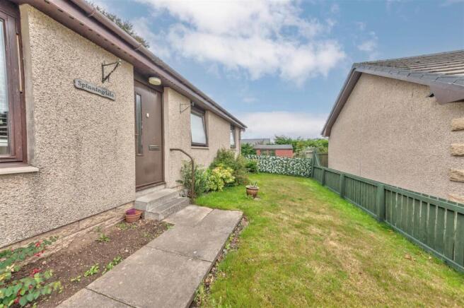 4 Rose Hemming Place Letham-15.JPG