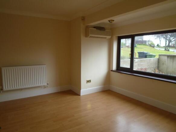FRONT ROOM