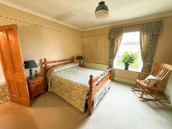 4 bed mid-terrace property, Silsden 12