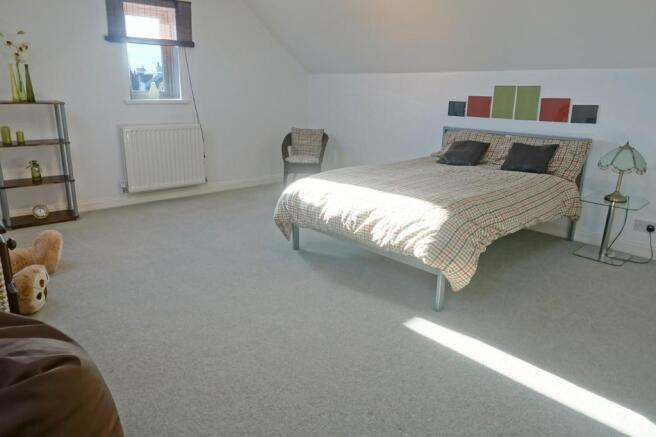 BEDROOM 4