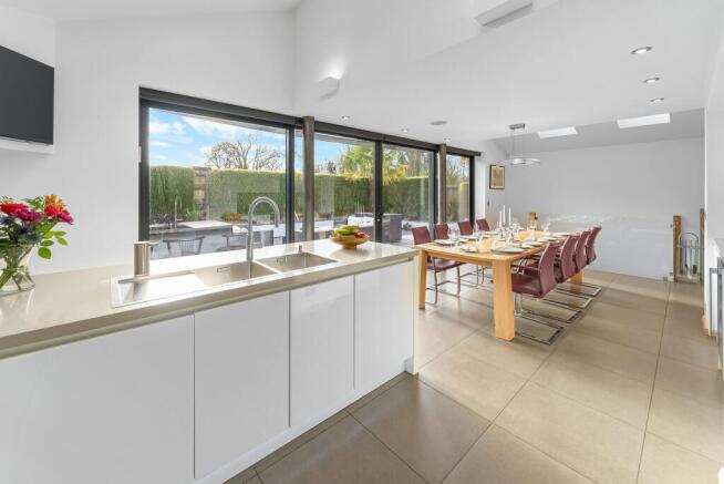 4 bed Detached for sale Image 4