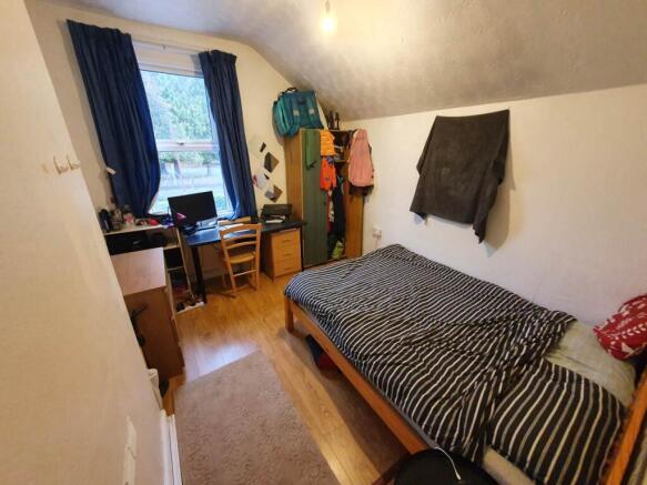 First floor rear bed
