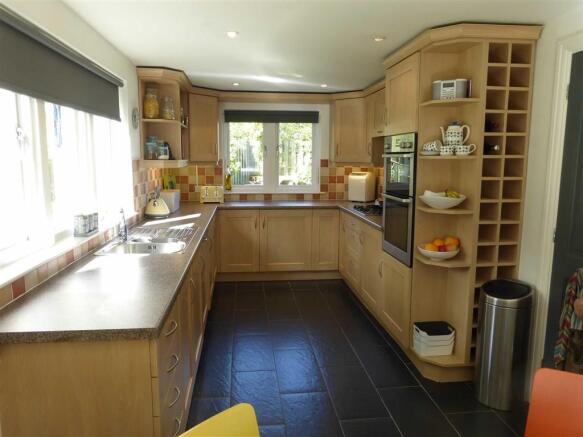 Breakfast/Kitchen: