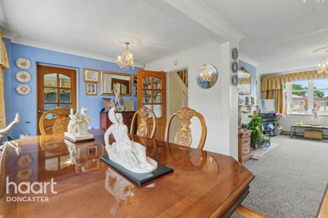 4 bed Detached for sale Image 11