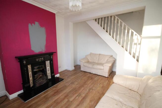 OPEN PLAN LOUNGE