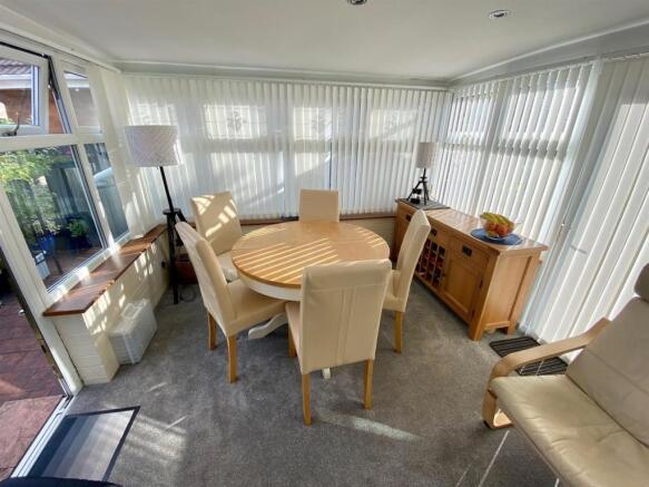 DINING ROOM/CONSERVATORY