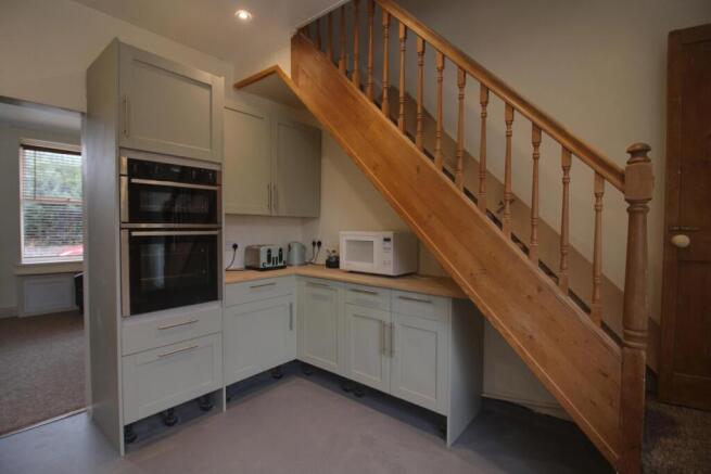 2 bed Terraced to rent Image 4