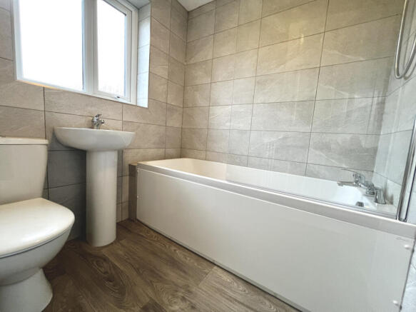 2 bed Semi-Detached to rent Image 8