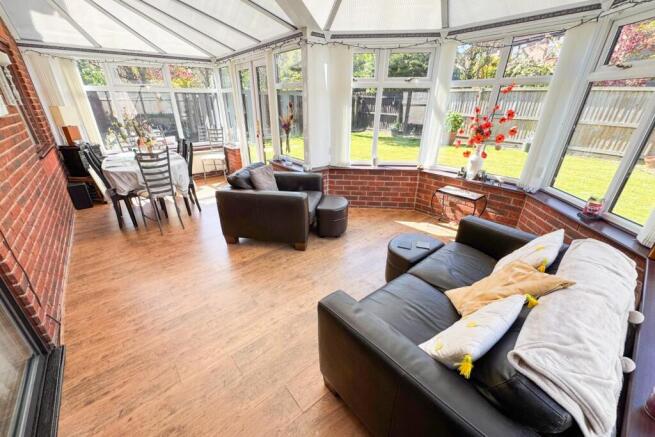 4 bed Detached for sale Image 5
