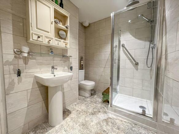 SHOWER ROOM