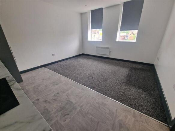 2 bed Apartment to rent Image 6