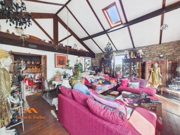 6 bed Flat for sale Image 5