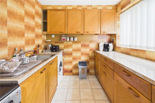 2 bed Flat for sale Image 5