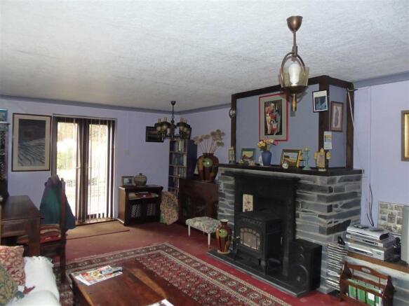 Lounge & Dining Area