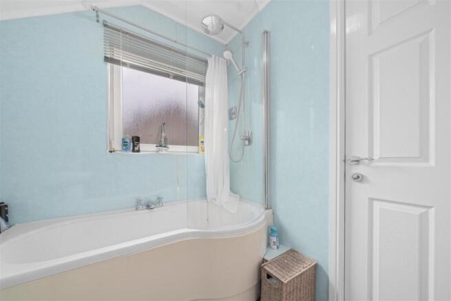 Bathroom (2).JPG