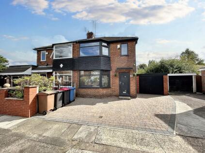 Bromsgrove Avenue, Eccles, M30