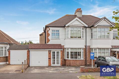 Dee Way, Romford, RM1