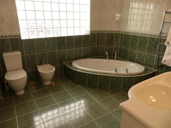 Ground Floor Bathroo