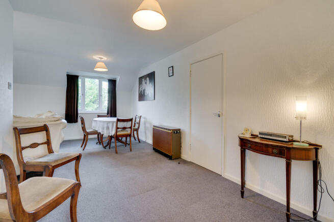 L-Shaped Living R...