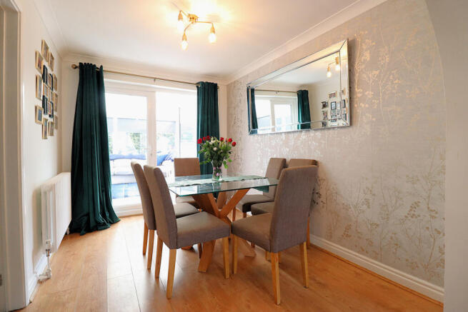 5 bed Detached for sale Image 6