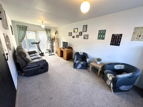 5 bed Semi-Detached for sale Image 5