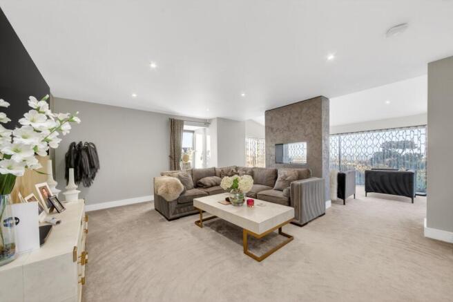 4 bed Detached for sale Image 8