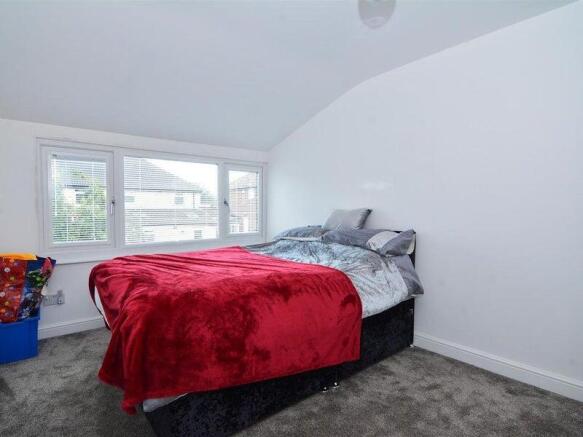 4 bed Semi-Detached for sale Image 6
