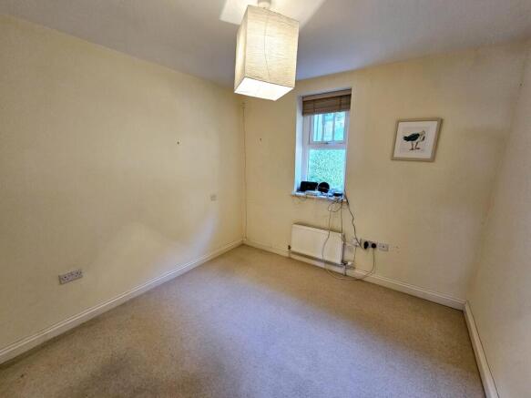 3 bed Flat for sale Image 12